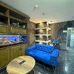 Apartman Grand Lara & *