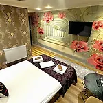 Apartman Grand Lara & *