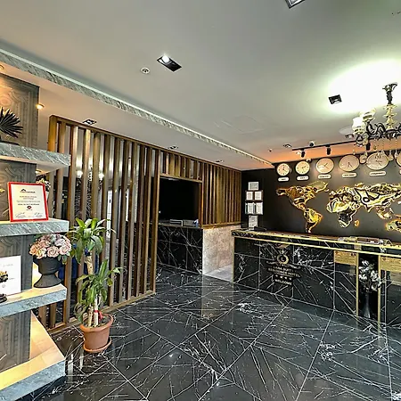 Grand Lara &
